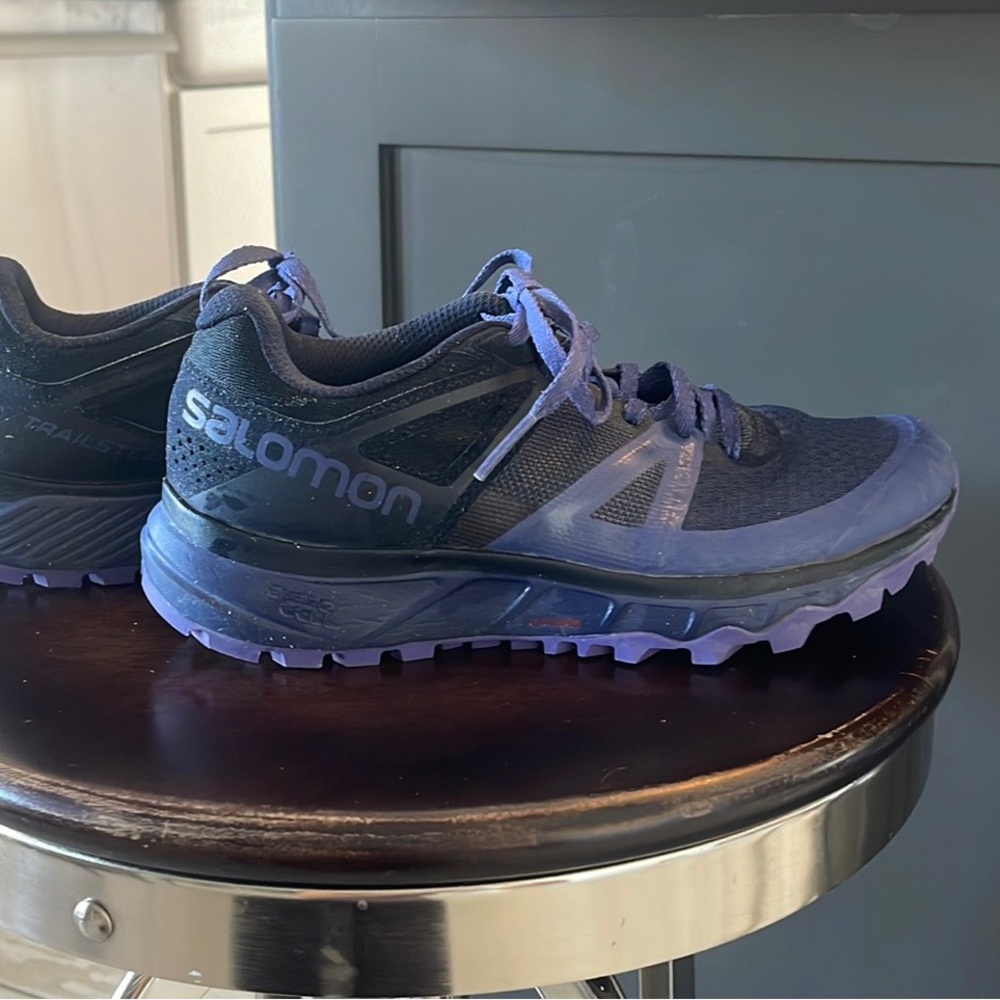 Salomon energy cell hiking shoe women’s size size 8 amazing condition purple